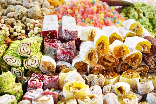 Turkish sweets: Turkish delight, pastila, baklava