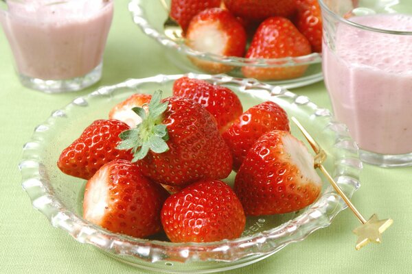 Milkshake et vases aux fraises