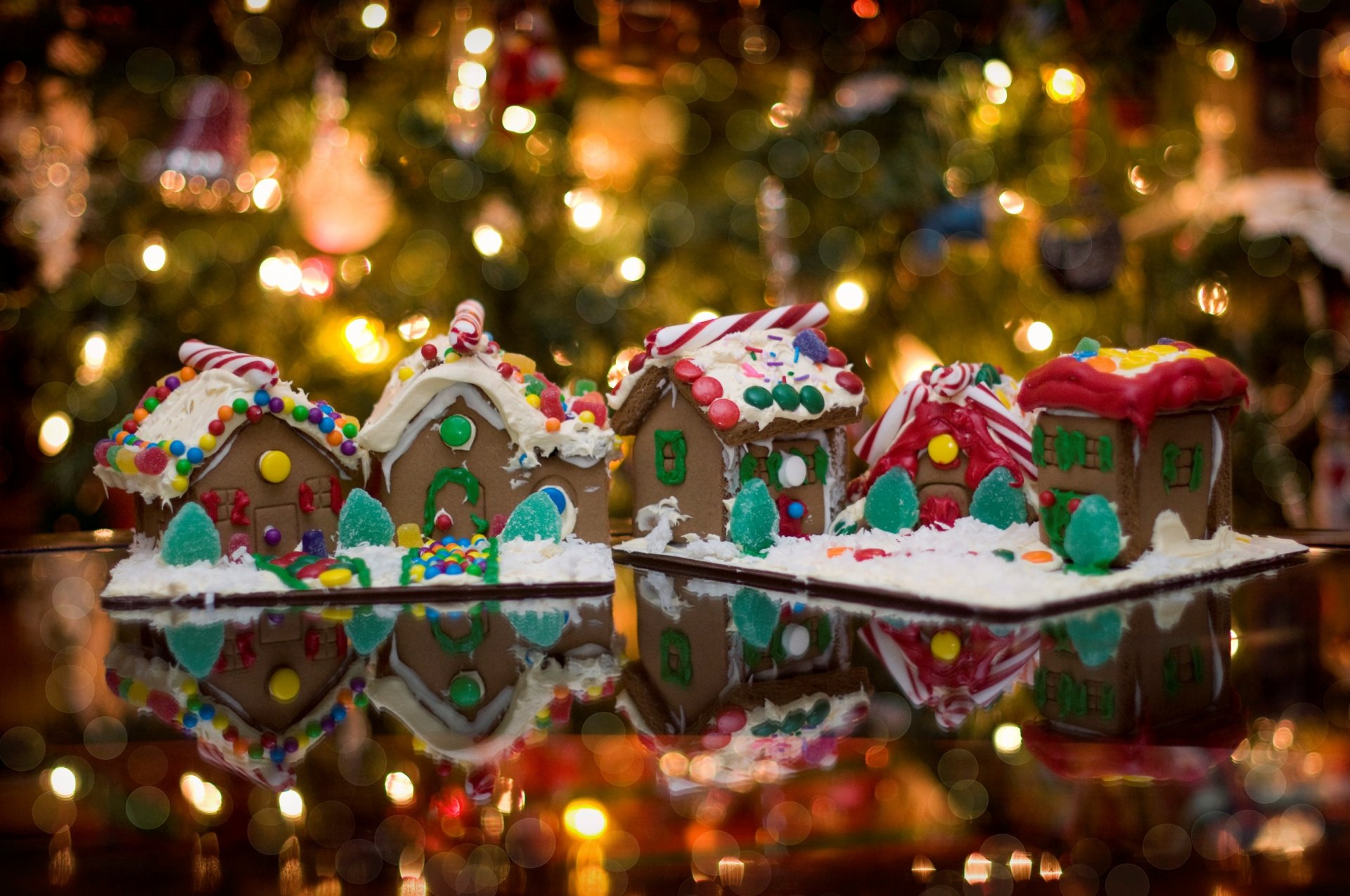 urlaub neu jahr weihnachtsbaum girlanden lichter stimmung essen lebkuchen häuser