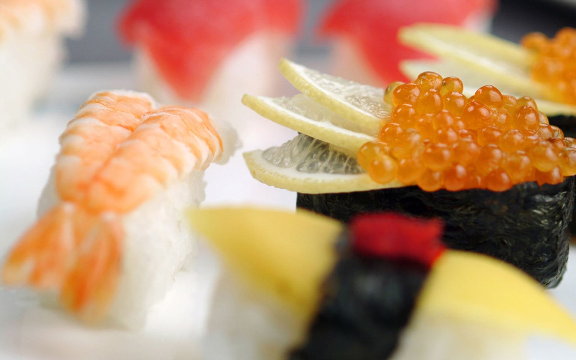 sushi essen lecker garnelen reis kaviar zitrone