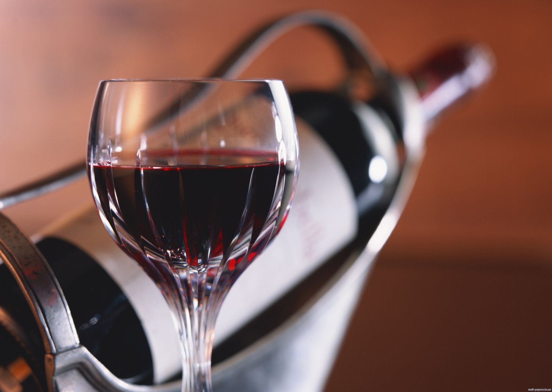 bicchiere vino rosso bottiglia in supporto