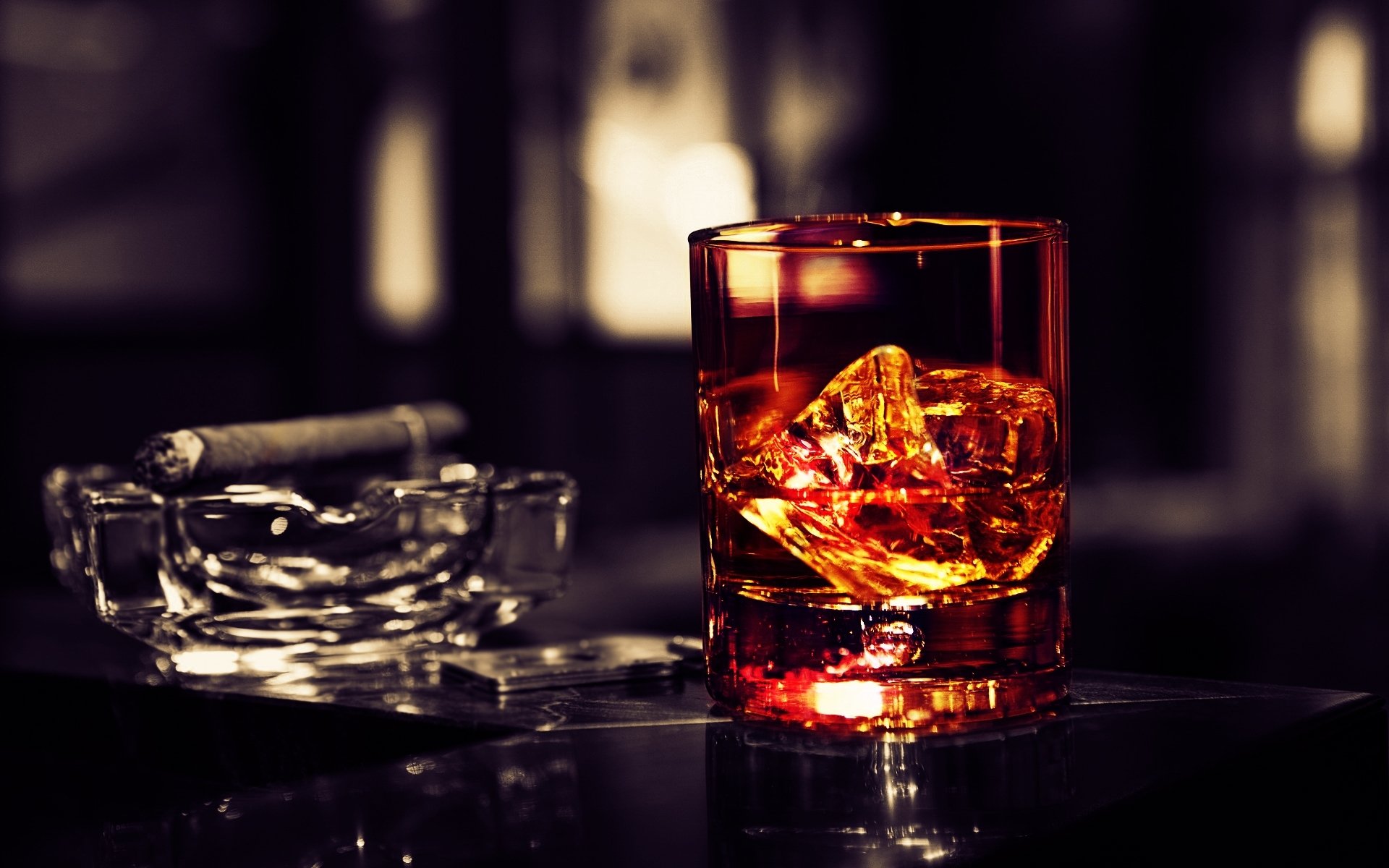 copa de vino hielo cigarro whisky