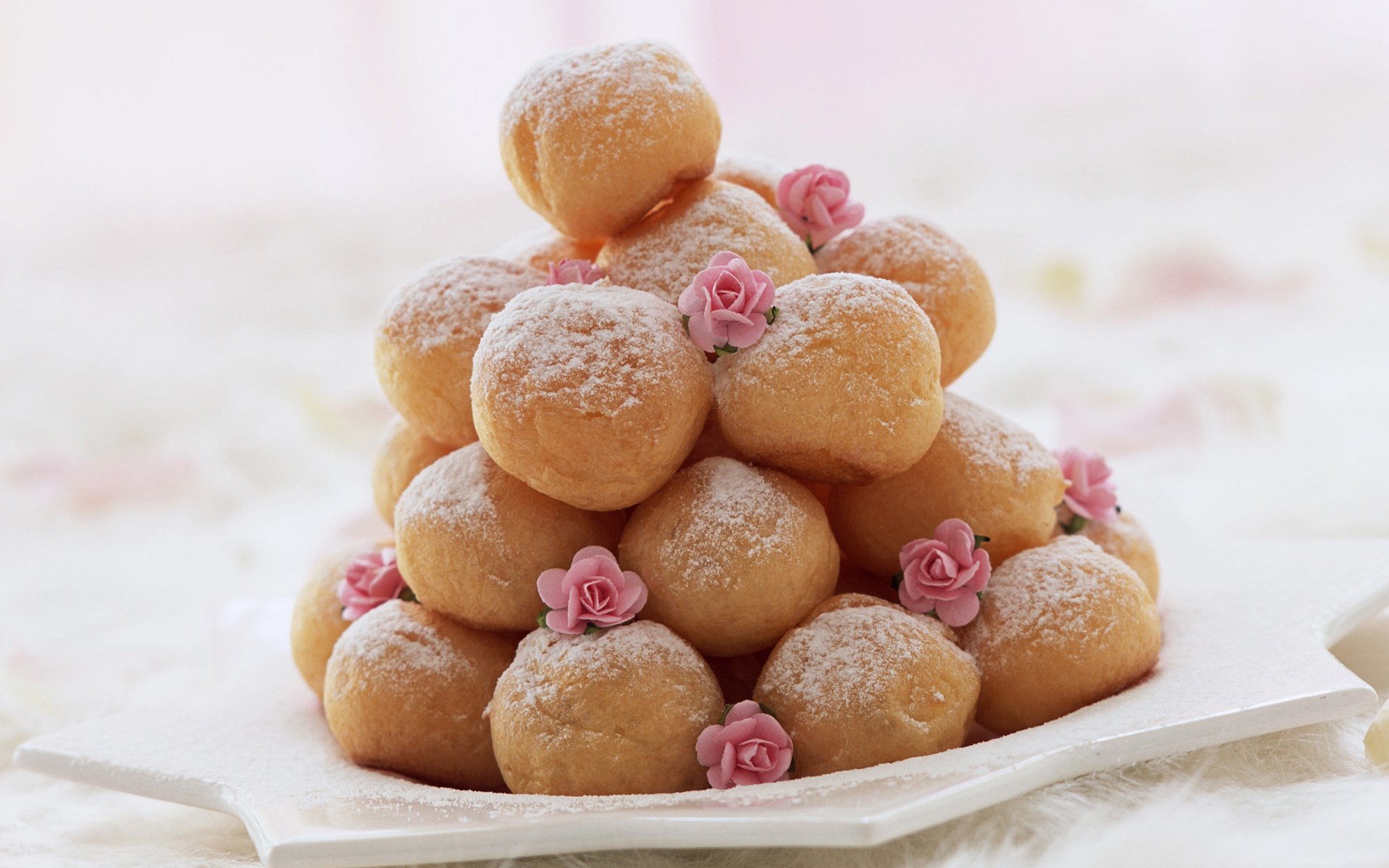 dolci deliziosi ciambelle zucchero in polvere rosette crema dessert 1920x1200