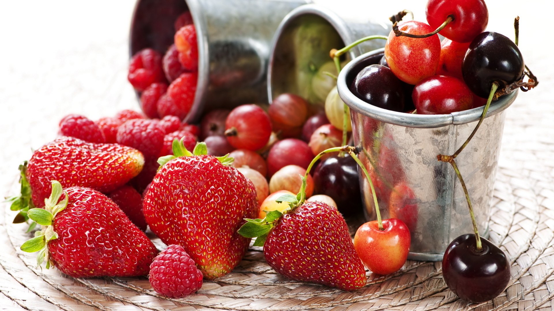 fresas cerezas grosellas frambuesas bayas