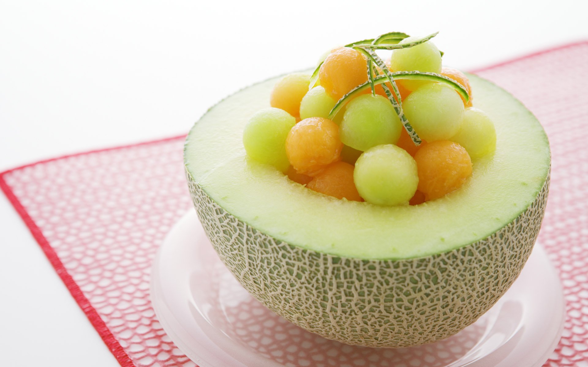essen obst melone trauben teller hintergrund