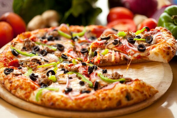 Pyszna pizza z oliwkami
