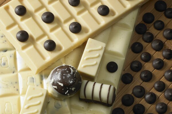 Combinaison de chocolat blanc et noir