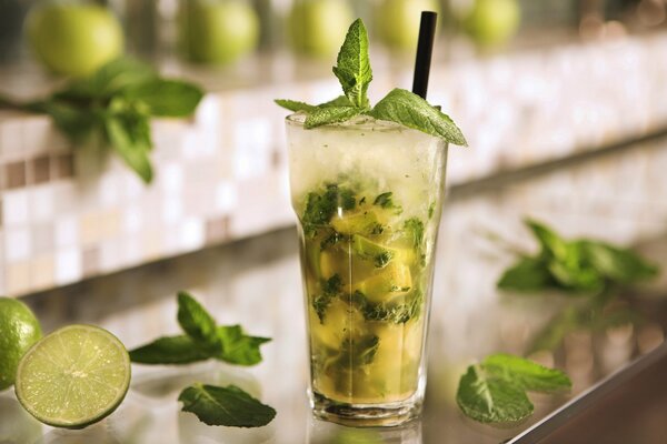 Vaso de cóctel menta limón