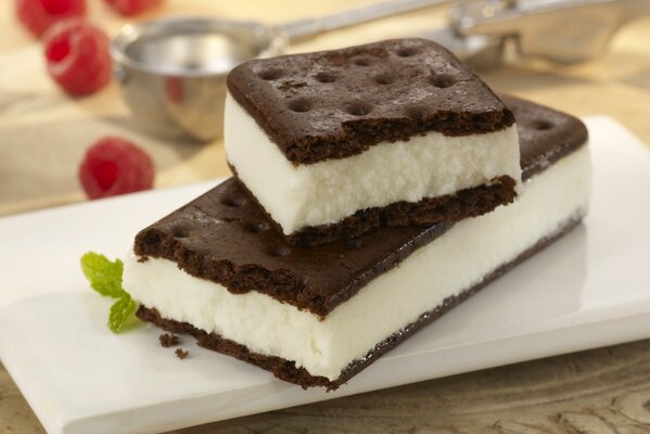 Sandwich à la crème glacée aux biscuits au chocolat