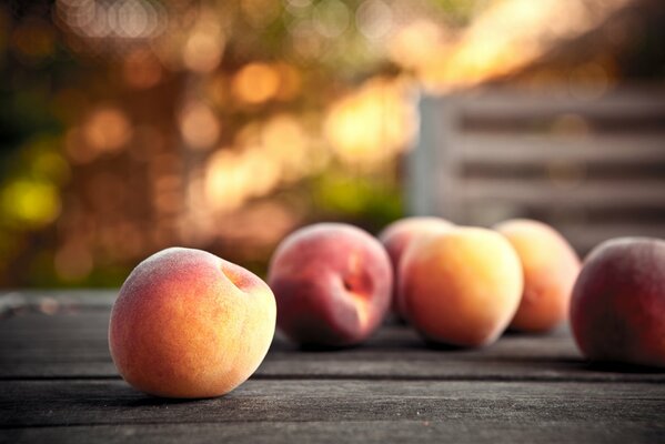 Pesche mature e succose