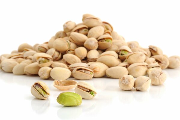Nueces de pistacho verde en cáscara