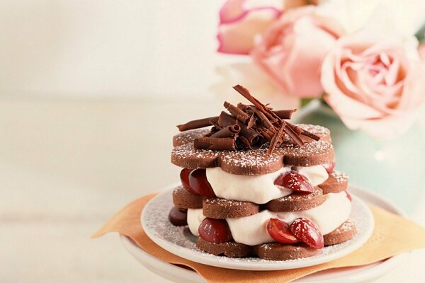 Delicado postre cremoso con cerezas y chocolate sobre un fondo de flores