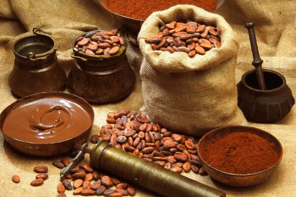 Sacchetto di chicchi di cacao e cioccolato pronto