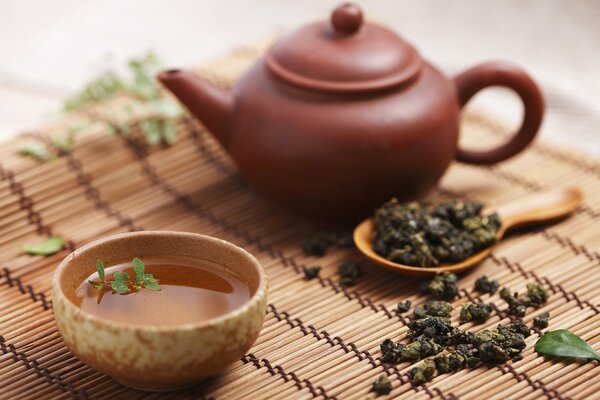 Taza de té y Tetera de arcilla