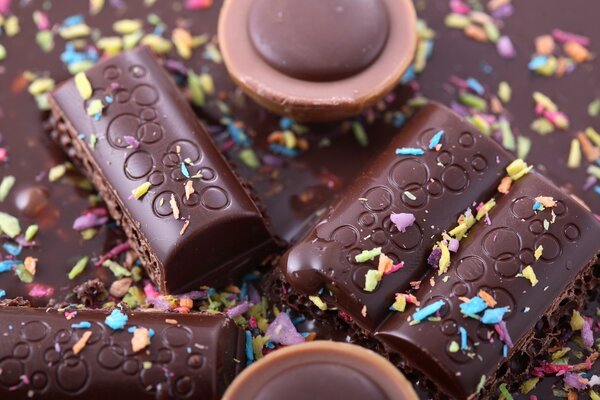 Délice au chocolat avec des copeaux de noix de coco