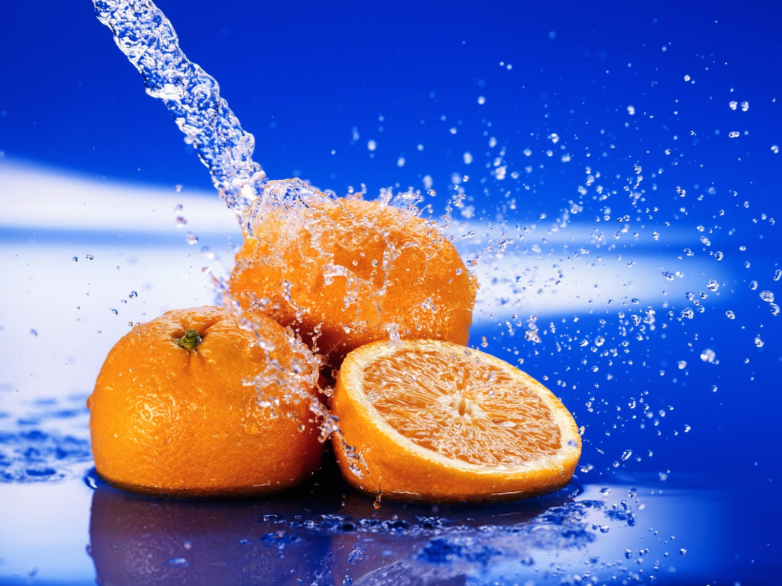 oranges eau éclaboussures gouttes gros plan fraîcheur agrumes