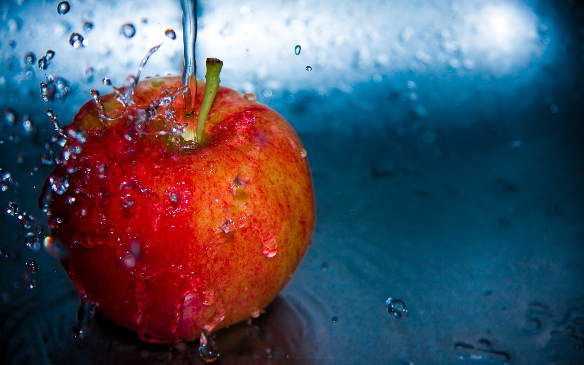 agua manzana gotas