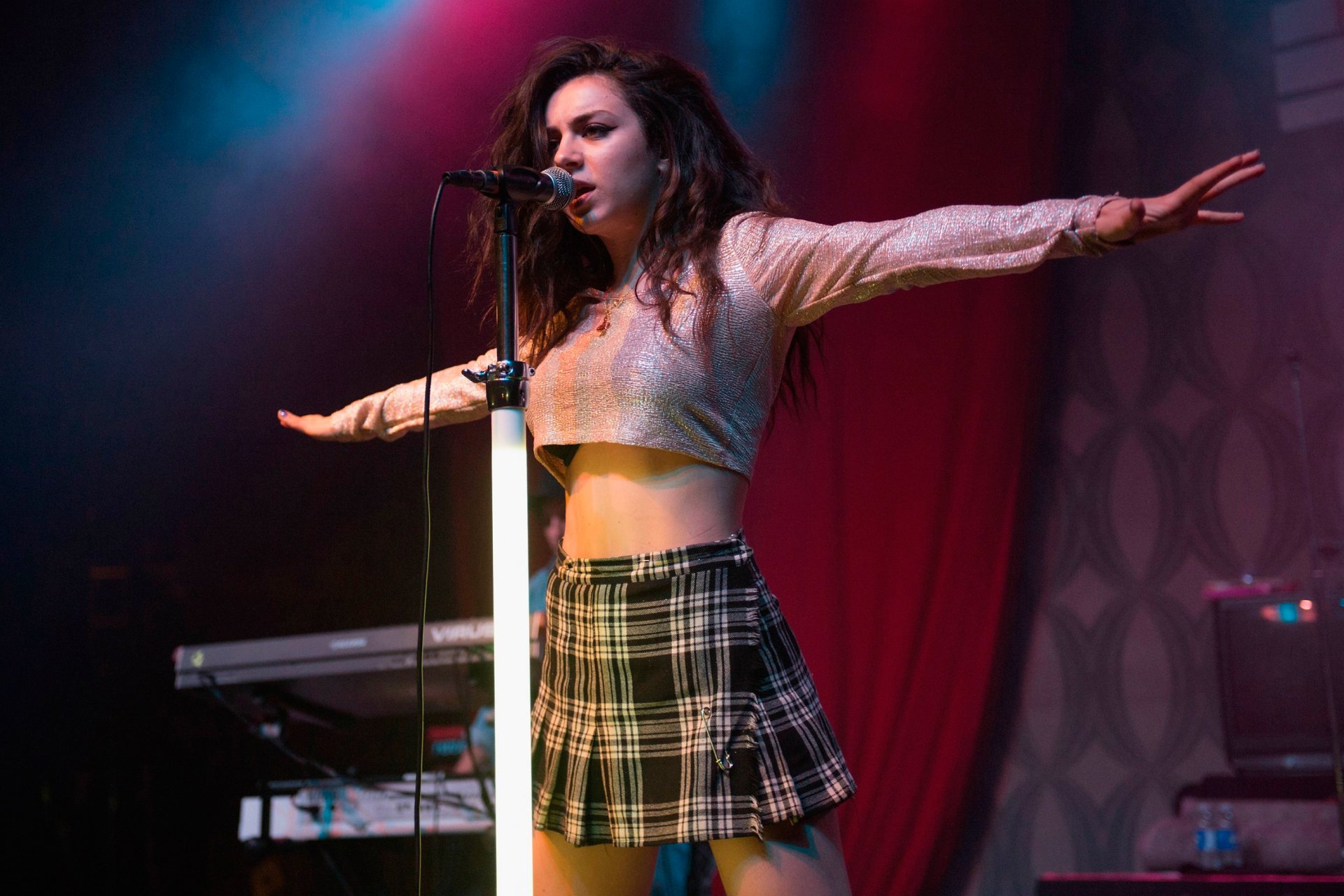 charli xcx charlotte emma aitchison charlotte emma aitchison cantante cantautrice britannica synth-pop scena