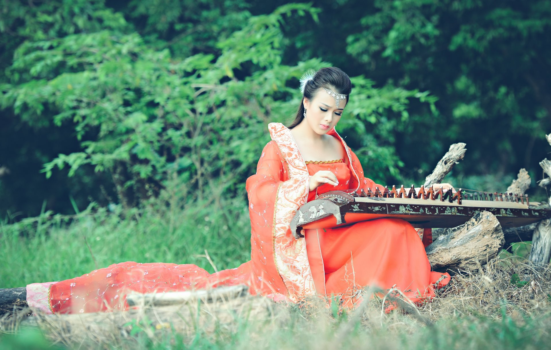 fille asiatique instprument musique