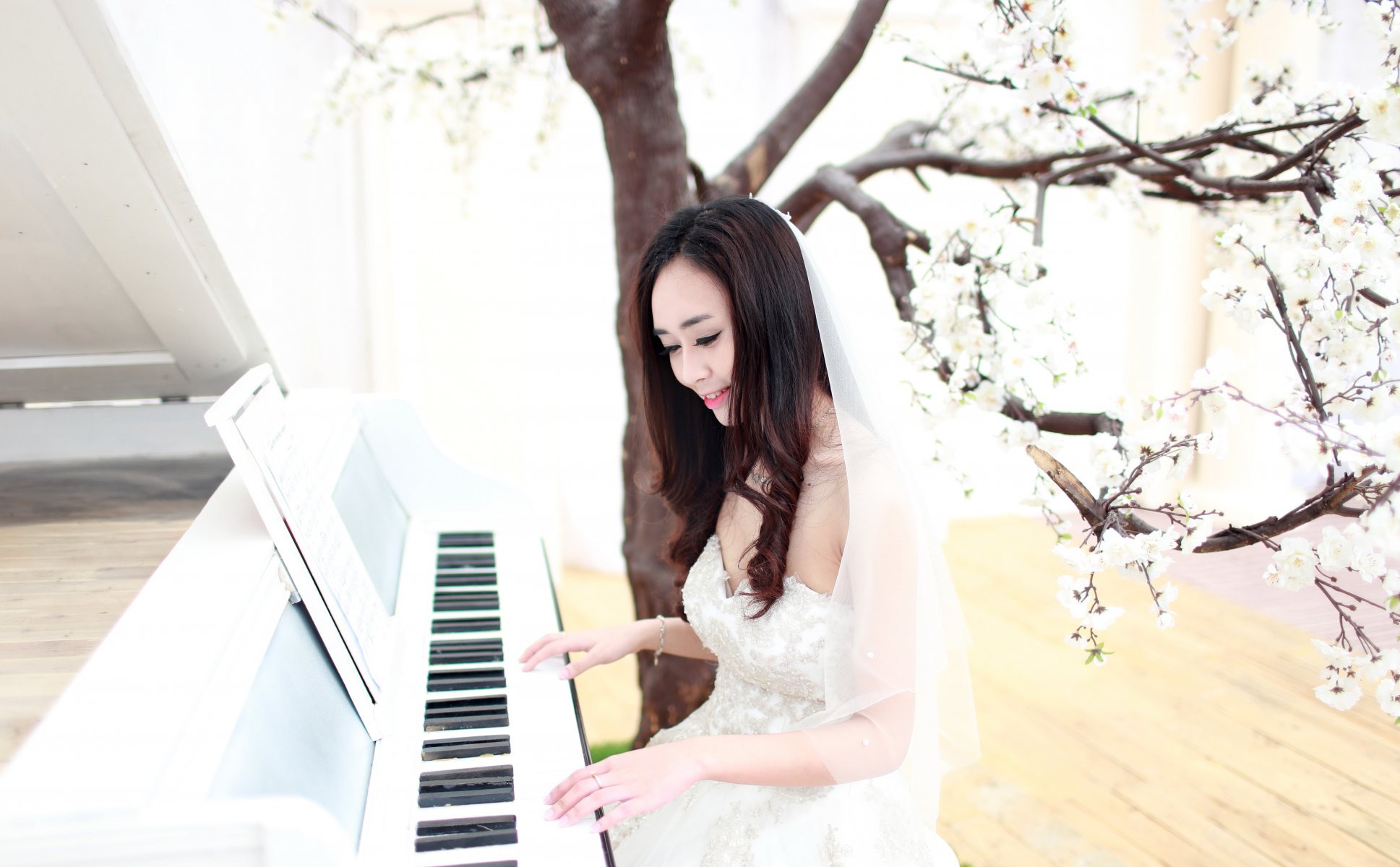 fille asiatique piano mariée musique