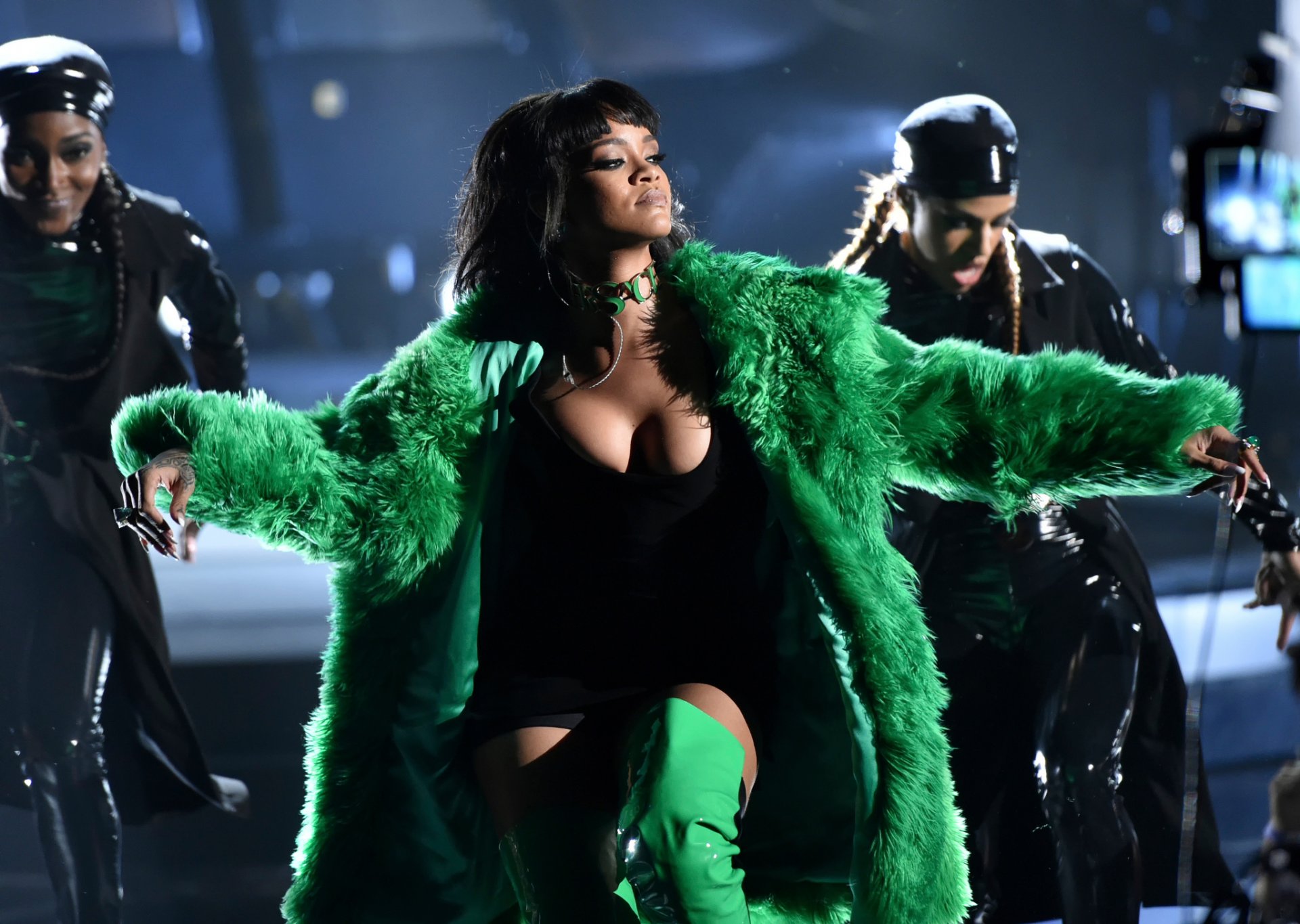 rihanna 2015 iheart radio music awards spettacolo