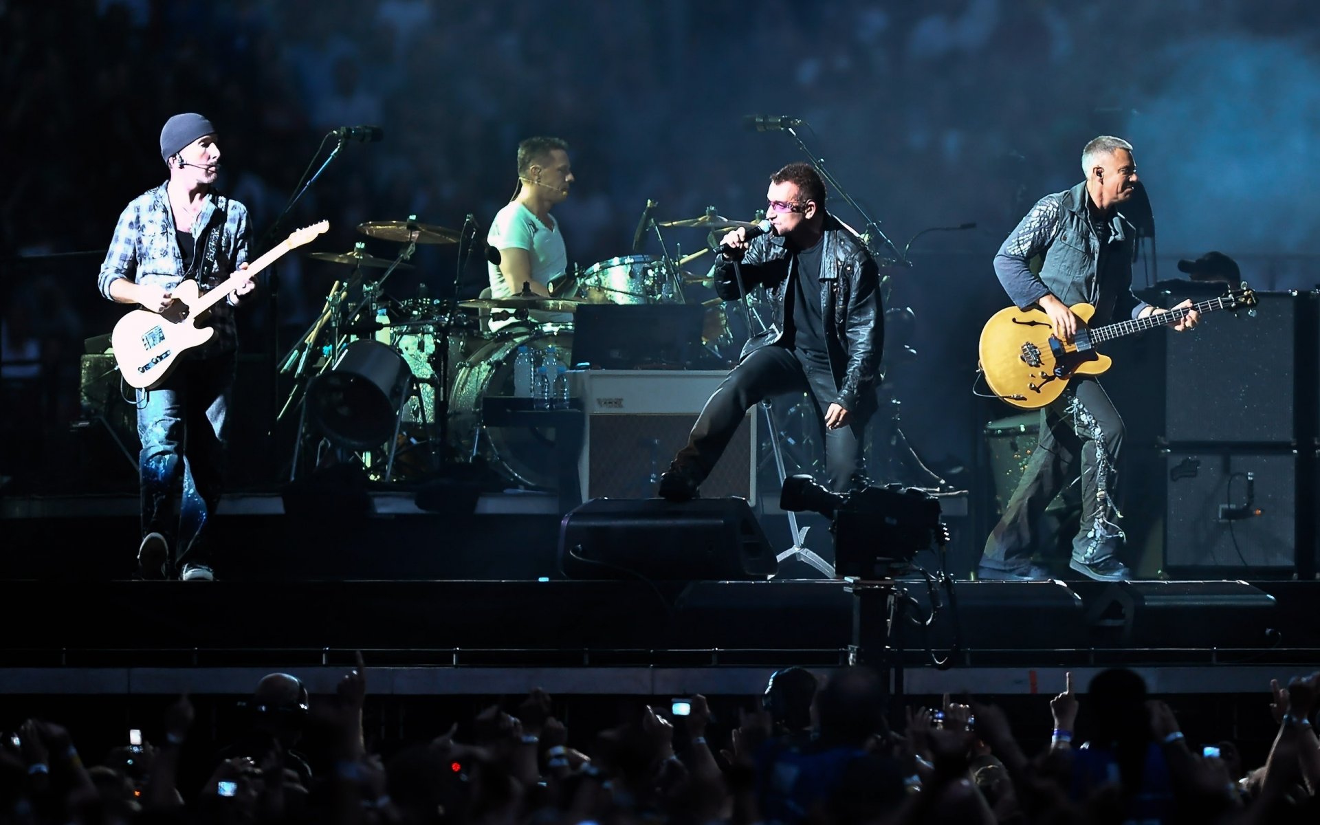 u2 in concert rock and roll touring