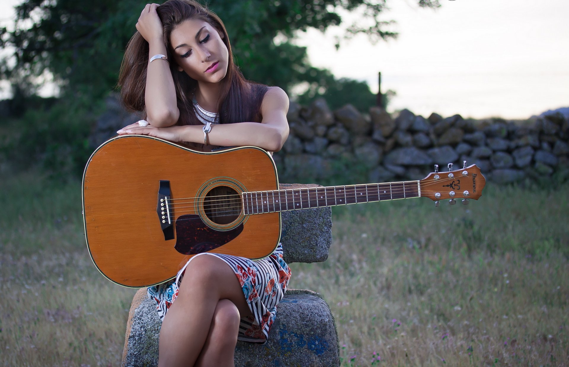 ragazza chitarra musica