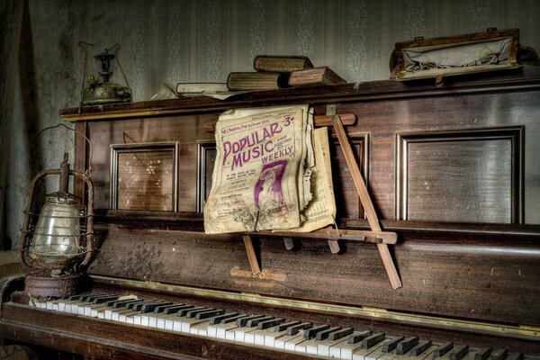 An old piano with burnt notes