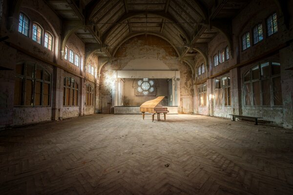 A lonely piano in an empty hall