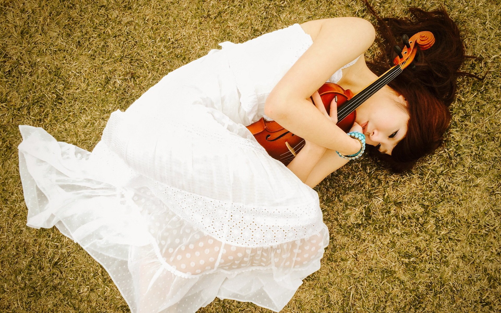 ragazza asiatica violino musica