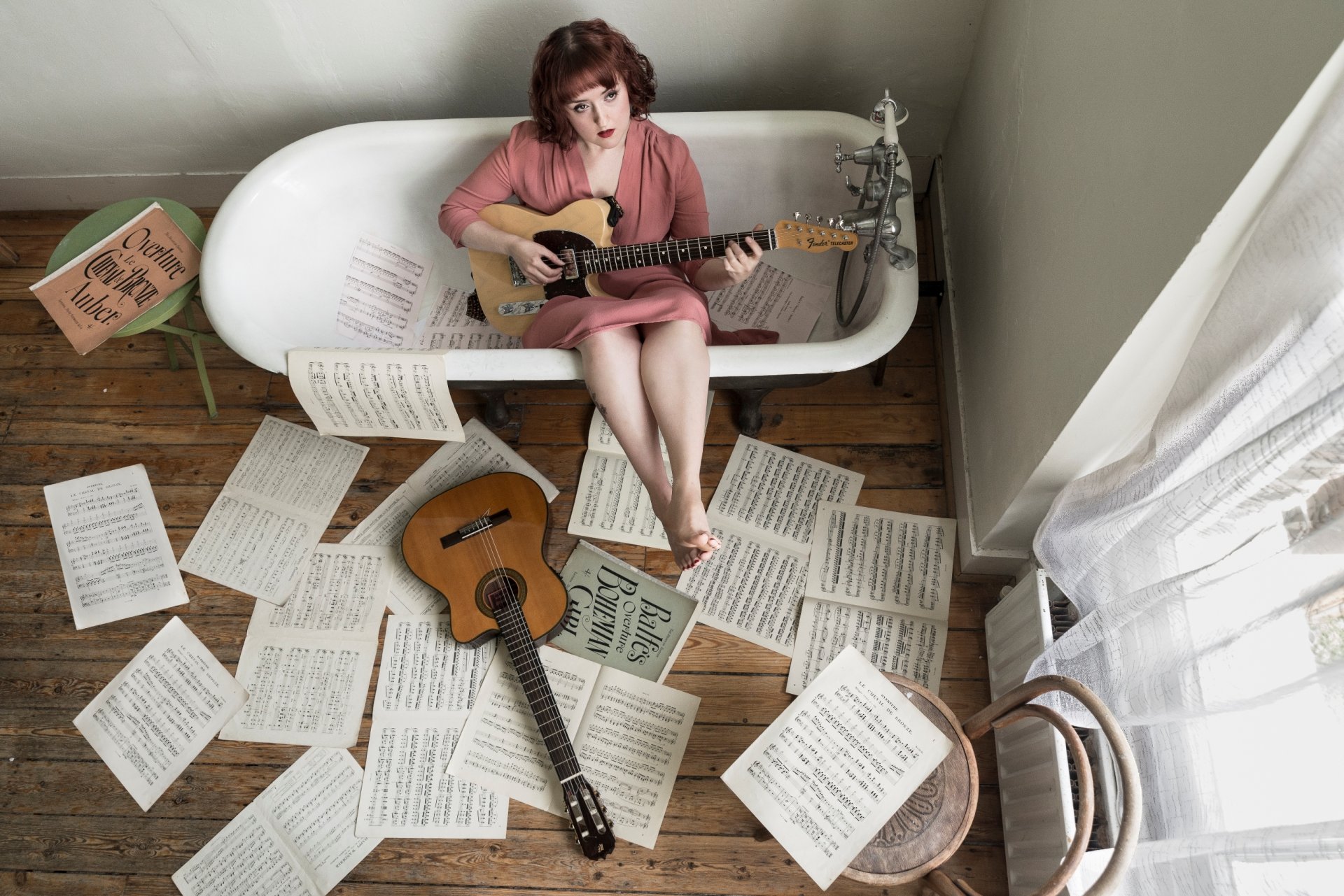 ragazza bagno chitarra musica