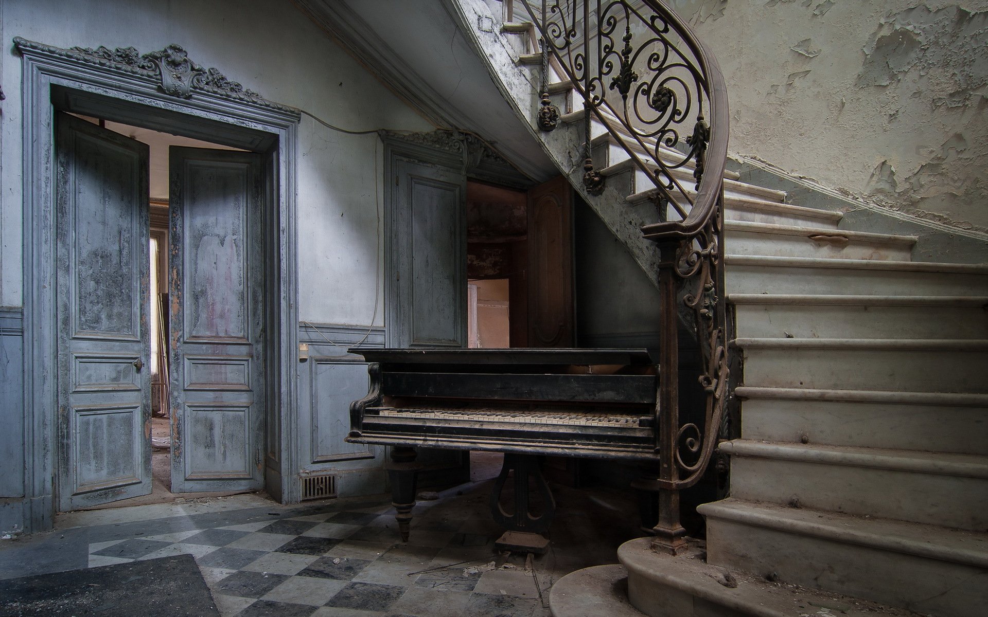 piano doors music