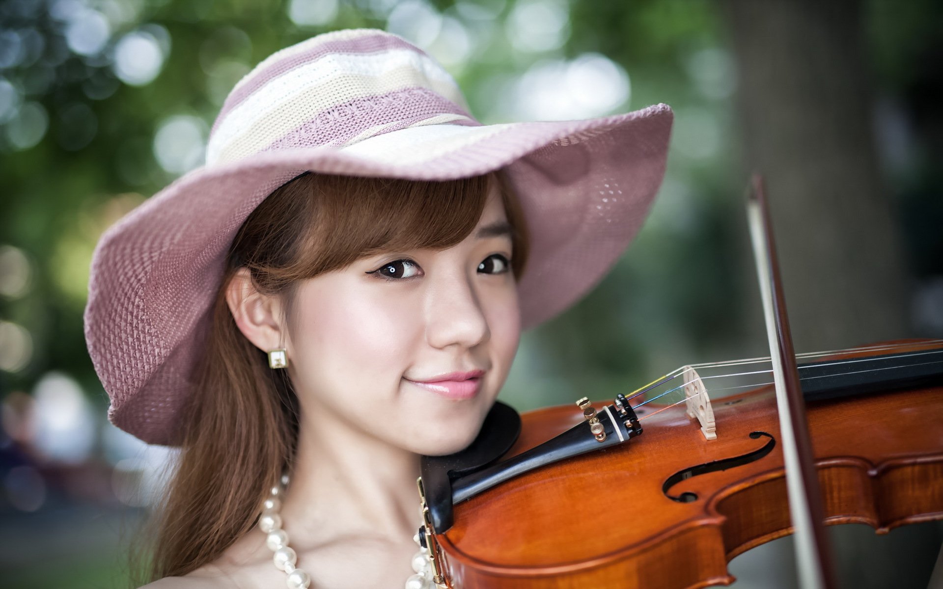 ragazza asiatica violino musica