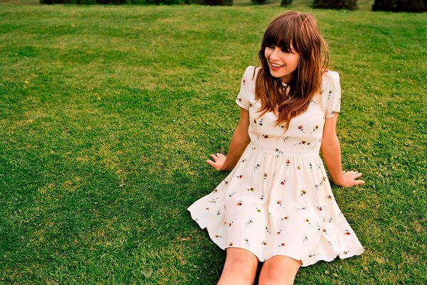 Gabrielle Aplin s photo shoot in nature in summer