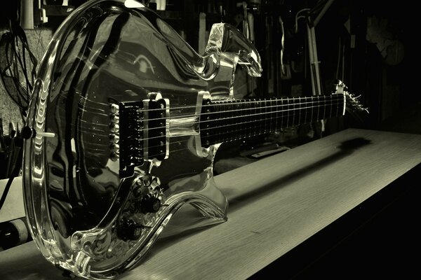 Gitarre Reflexion in dunkler Farbe