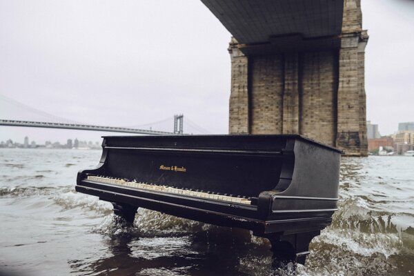 Desktop wallpaper piano in the river