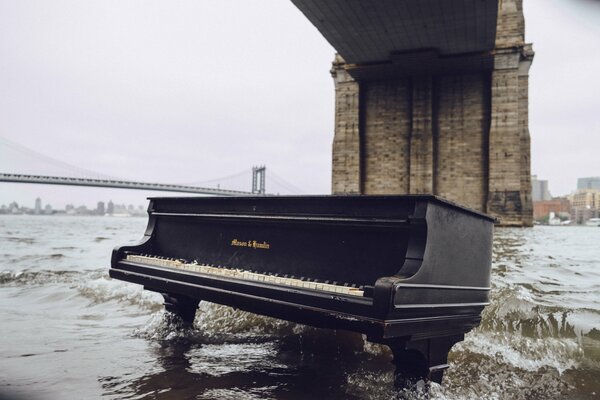 Fondos de pantalla de piano en el río