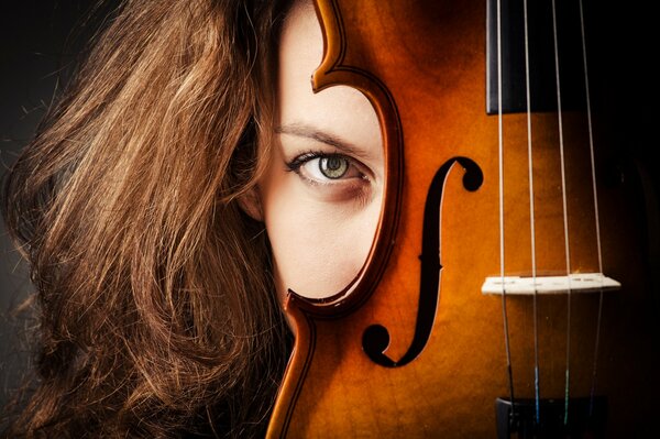 Ragazza come musica di violino