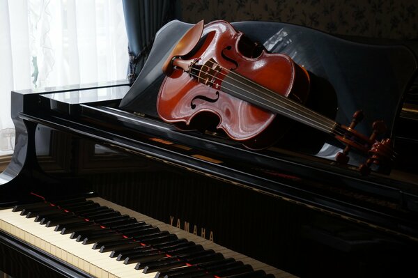 Violin on the piano close-up