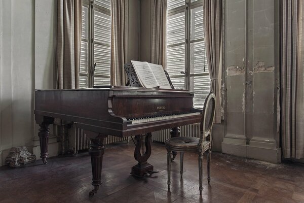 Vintage-Klavier in einem alten Haus