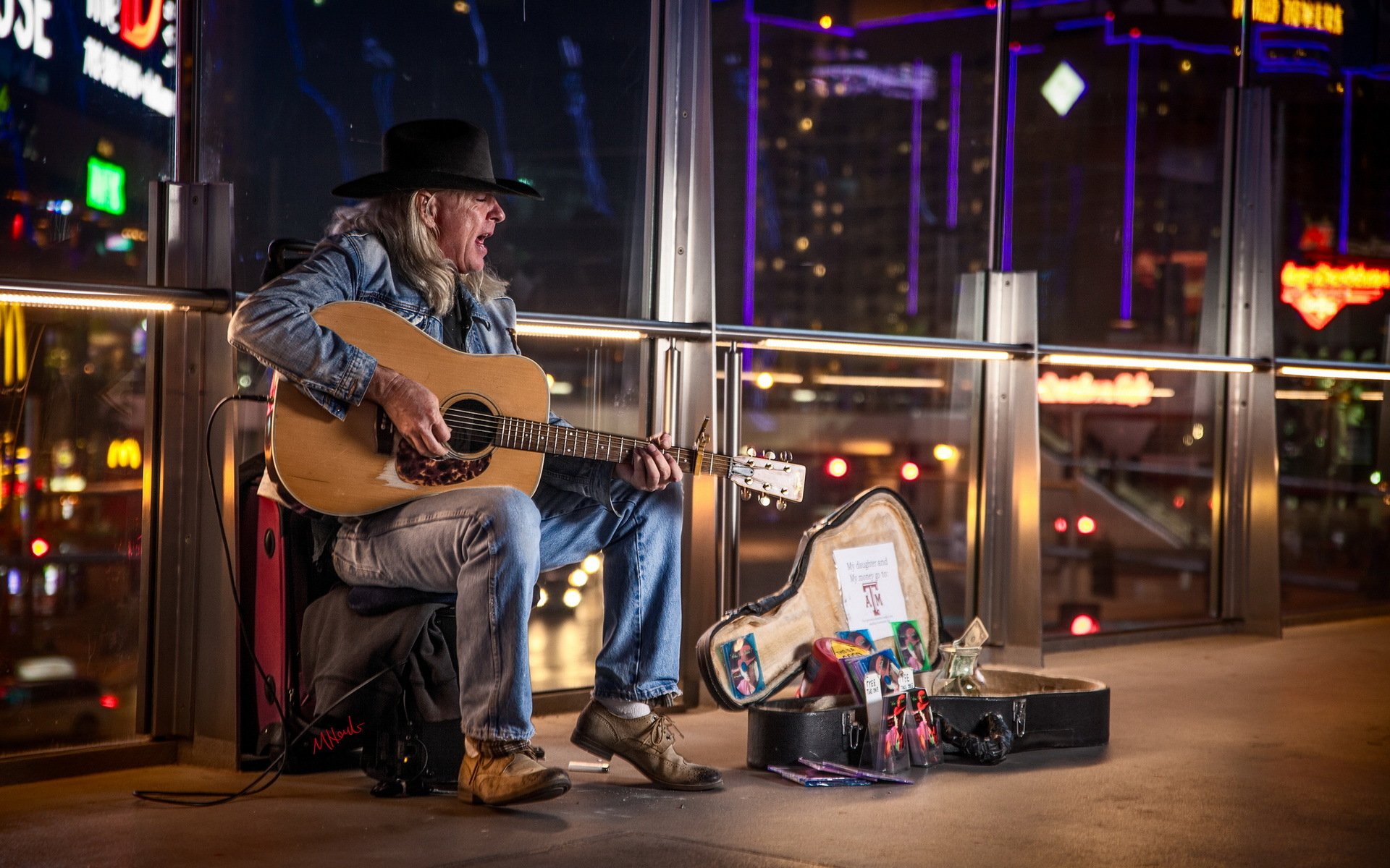 vegas man guitar street performer