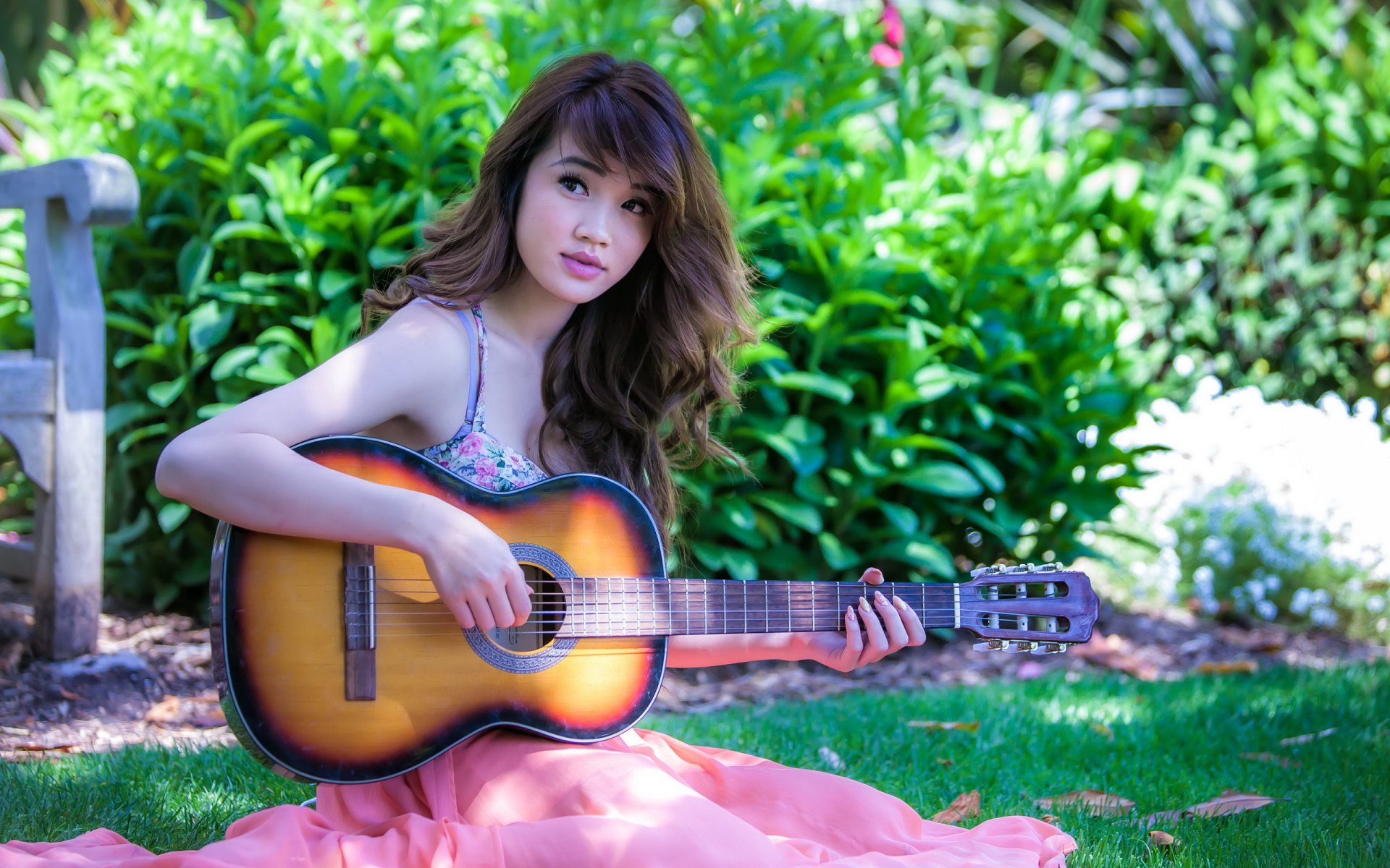 fille asiatique guitare musique