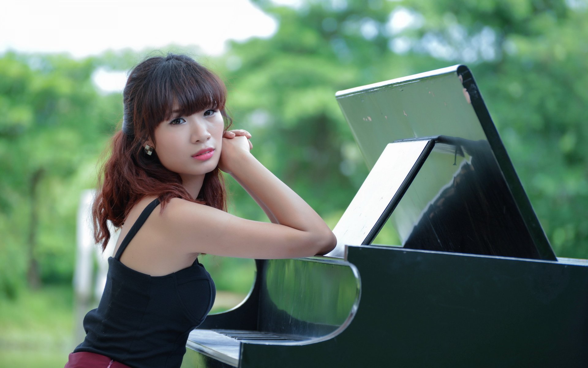 ragazza asiatica musica pianoforte