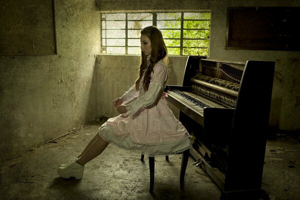 Fille au piano. Musique