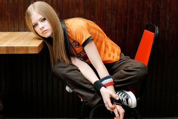 Avril Lavigne in an orange T-shirt