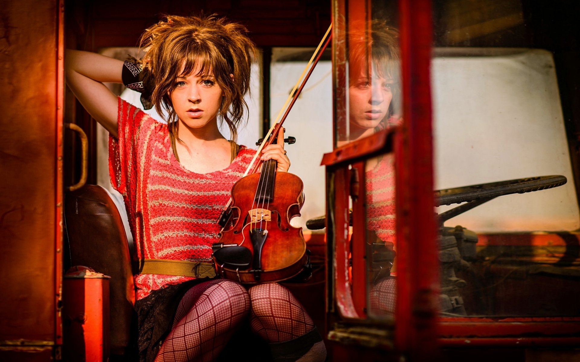 lindsay stirling música lindsay stirling violín autobús rojo