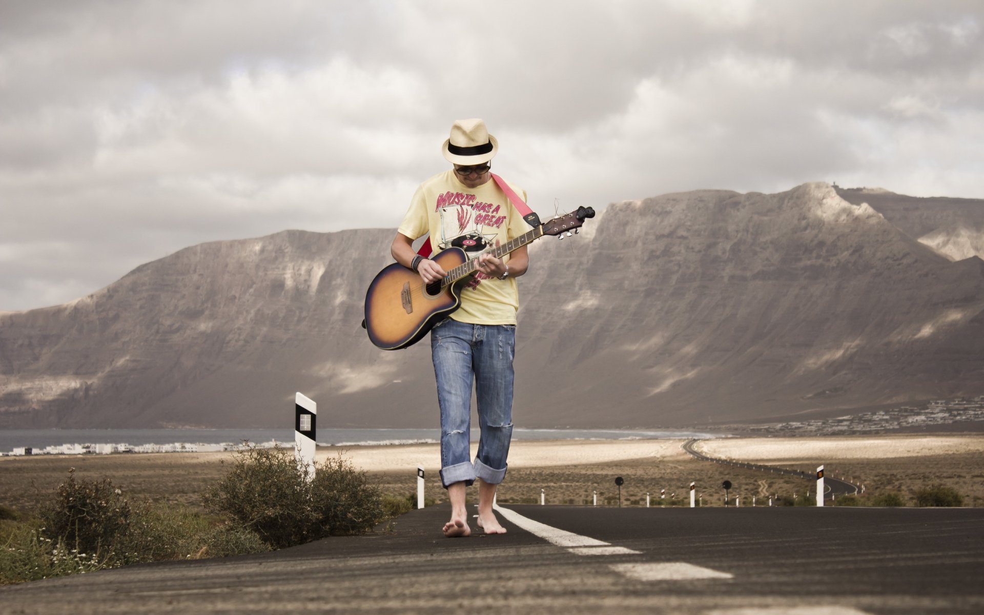 ragazzo strada chitarra musica