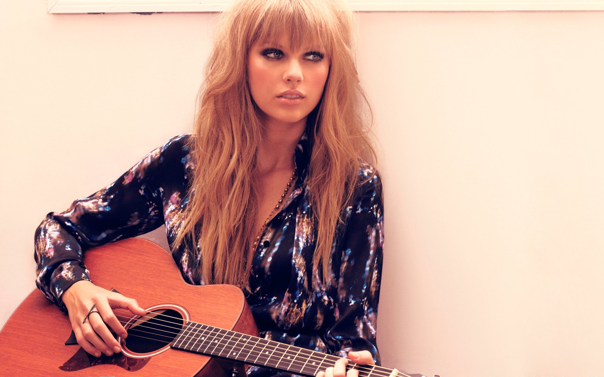 taylor swift chanteuse belle guitare