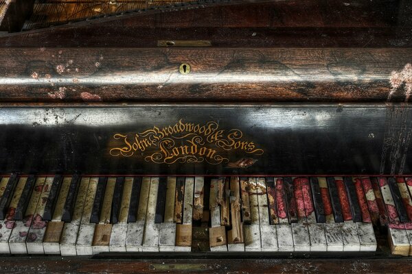 An old ruined piano with no music