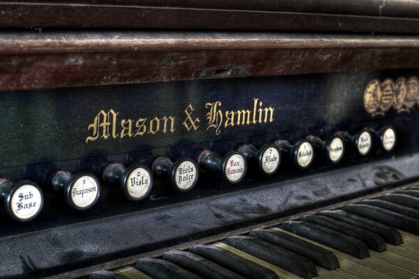Antico bellissimo organo senza performer